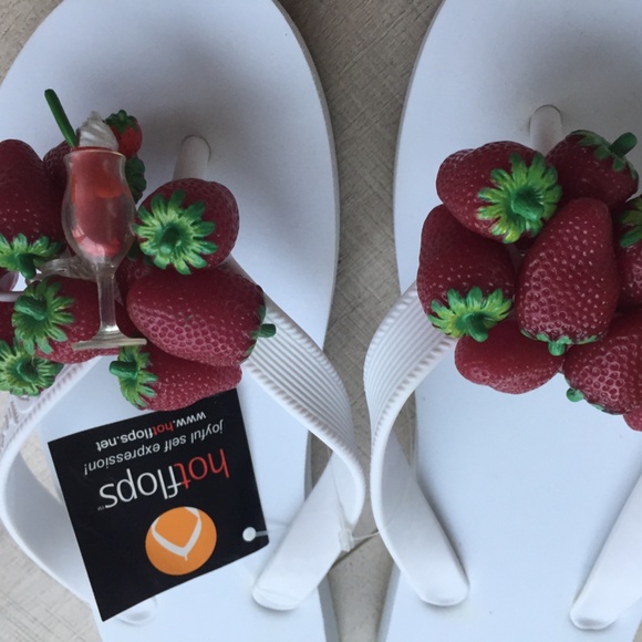 Hotflops Strawberry Daiquiri white sole 2.5cm size M (original) 2/$35 - Picture 4 of 8